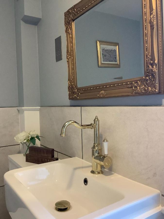 Humphries Cross Apartments Рай Екстериор снимка
